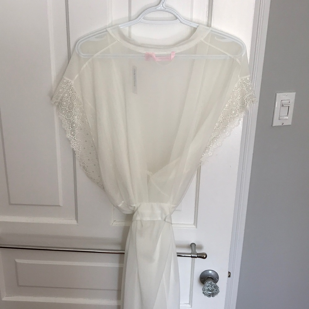 Robe - Picture 3 of 3